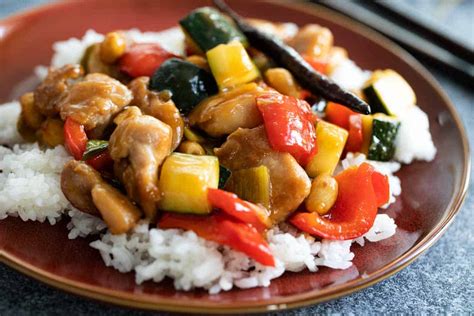  Kung Pao Kyckling: En Smakfull Explosion av Kryddighet och Sötma!