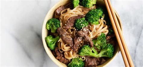  Spicy Beef With Rice Noodles: Enthralling Umami Flavors Meet a Refreshing Tangy Bite!